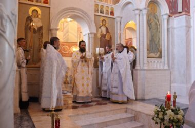 В день памяти благоверного царевича Димитрия Угличского митрополит Феодор совершил Литургию в Александро-Невском кафедральном соборе