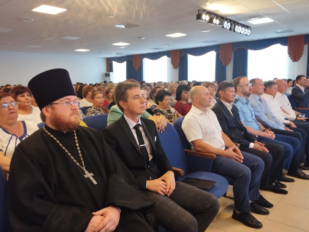 Священник принял участие в совещании педагогов Кировского района |  26.08.2023 | Волгоград - БезФормата