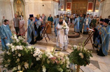 Митрополит Феодор совершил чин Погребения Пресвятой Богородицы