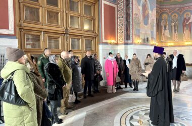 Участники СВО и члены семей военнослужащих посетили Александро-Невский собор