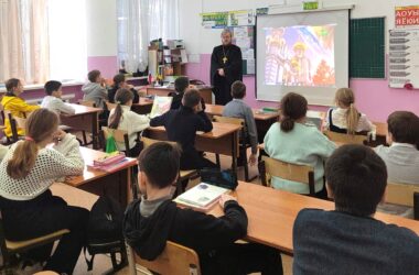 Школьники Кировского района узнали о деятельности Церкви во время войны