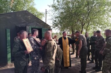 Волгоградские священники помолились вместе с бойцами в одном из учебных центров