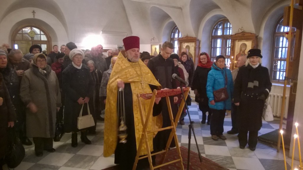 Фотоотчет с панихиды по жертвам политических репрессий