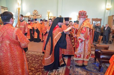 Награждение духовенства Волгоградской епархии в Свято-Духовом монастыре (15 апреля 2015 года).