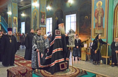 10 апреля митрополит Волгоградский и Камышинский Герман совершил в Казанском соборе чин пассии