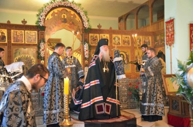 В Великую субботу митрополит Волгоградский и Камышинский Герман совершил литургию Василия Великого в Свято-Духовом монастыре