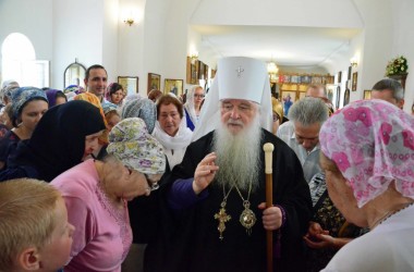 Божественная литургия в праздник Происхождения Честных Древ Животворящего Креста Господня