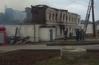 В результате пожара в Дубовском Свято-Вознесенском монастыре уничтожен паломнический корпус