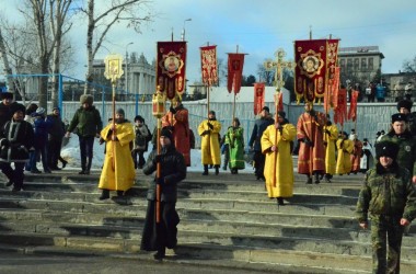 В праздник Богоявления волгоградцы прошли торжественным крестным ходом