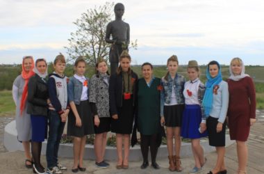 Юные экскурсоводы храма Иоанна Кронштадтского провели экскурсию по местам боевой славы Волгограда