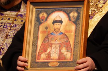 Мироточивый образ Николая II прибывает в Волгоградскую митрополию