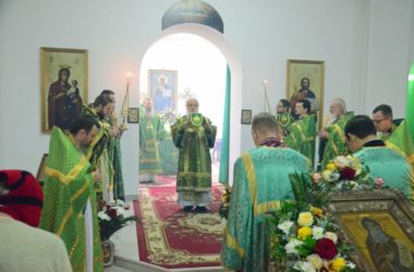 Божественная литургия в храме святого праведного Иоанна Кронштадтского