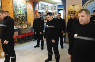 Священник побеседовал с осужденными в ИК-26 в рамках региональных Рождественских чтений