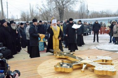 Чин освящения креста перед подъемом на купол Александро-Невского собора