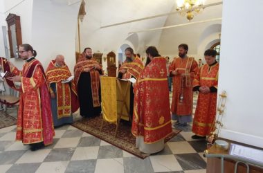 В Центральном благочинии соборно помолились священномученику Николаю Попову