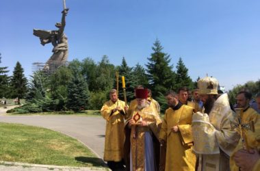 На Мамаевом кургане отметили праздник Всех Святых архиерейским богослужением