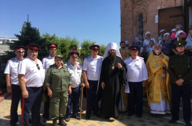 Митрополит Феодор отслужил девятую пятницу по Пасхе в рабочем поселке Городище