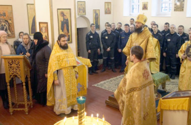 В день апостола Андрея Первозванного Владыка Феодор отслужил Божественную литургию в СИЗО