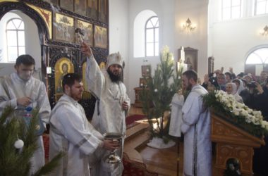 В Крещенский сочельник митрополит Феодор отслужил Божественную литургию в Свято-Вознесенском женском монастыре