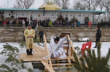 В поселке Пятиморск на Карповском водохранилище состоялось Великое освящение воды