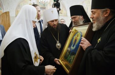 Правящие архиереи Волгоградской митрополии поздравили Патриарха Кирилла