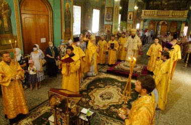 В Казанском кафедральном соборе Волгограда отслужили праздничную Литургию и молебен по особому чину