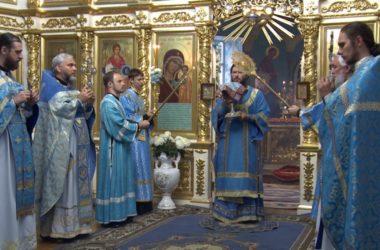 Митрополит Феодор возглавил Литургию в Казанском соборе в праздник Успения Богородицы