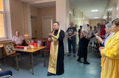 Волгоградские священники призывают молиться за врачей