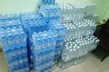 Волгоградские волонтеры доставляют в больницы питьевую воду