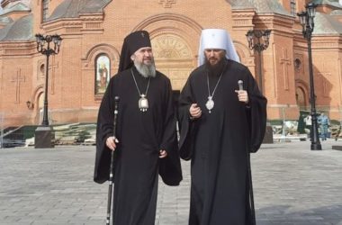 Митрополит Феодор и архиепископ Юстиниан посетили собор Александра Невского