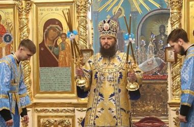 Митрополит Феодор возглавил праздничное богослужение в Казанском соборе