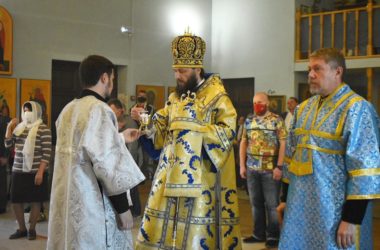 Правящий архиерей Волгоградской епархии совершил утреню с чтением акафиста Пресвятой Богородице