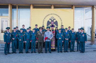 Волгоградский священник благословил новых сотрудников МЧС на несение службы