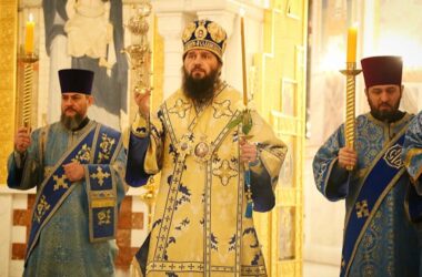 Всенощное бдение накануне Сретения Господня митрополит Феодор совершил в Александро-Невском соборе