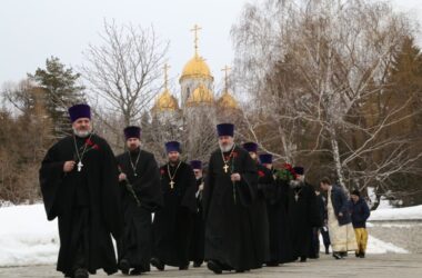 На Мамаевом кургане молитвенно почтили память павших в Сталинградской битве