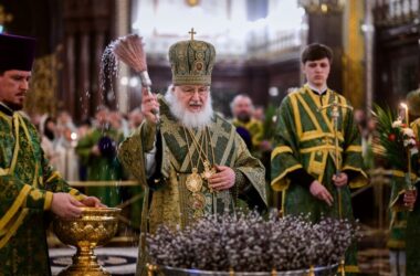 В канун празднования Входа Господня в Иерусалим Святейший Патриарх Кирилл совершил всенощное бдение в Храме Христа Спасителя