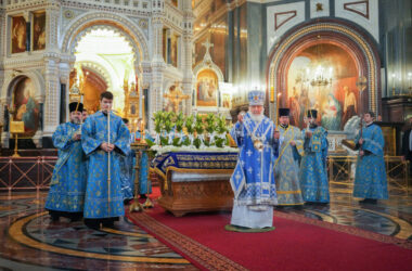 В канун праздника Успения Пресвятой Богородицы Святейший Патриарх Кирилл совершил всенощное бдение в Храме Христа Спасителя в Москве