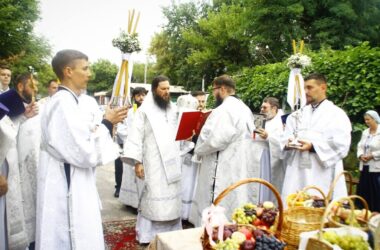 Престольное торжество в Спасо-Преображенском храме возглавил митрополит Феодор