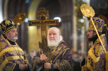 В канун праздника Воздвижения Креста Господня Святейший Патриарх Кирилл совершил всенощное бдение в Храме Христа Спасителя