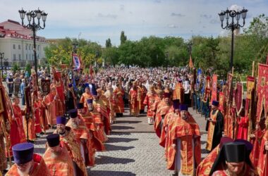 В Волгограде прошёл крестный ход с мощами священномученика Николая Попова