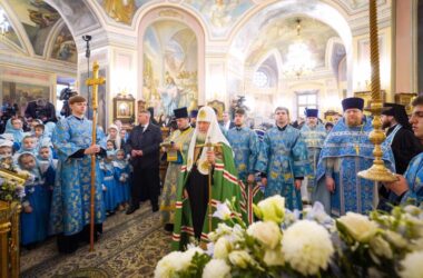 В праздник Покрова Пресвятой Богородицы Предстоятель Русской Церкви совершил Литургию в Покровском монастыре в Москве