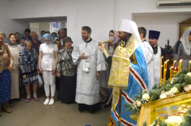 Митрополит Феодор совершил освящение больничного храма святителя Луки Крымского