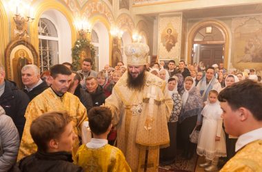 Митрополит Феодор возглавил Всенощное бдение в храме святителя Николая Чудотворца