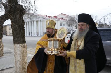 В Александро-Невском соборе помолились святителю Николаю