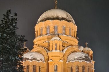 Приглашаем на ночную Божественную литургию в честь празднования Сретения Господня и Дня Православной молодежи