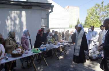 В Великую Субботу правящий архиерей совершил Литургию в Свято-Духовской обители