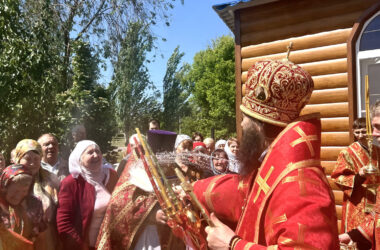 Митрополит Феодор совершил Литургию в храме Иверской иконы Божией Матери