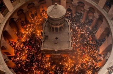 Сегодня, 4 мая, в иерусалимском храме Воскресения Христова сошел Благодатный огонь