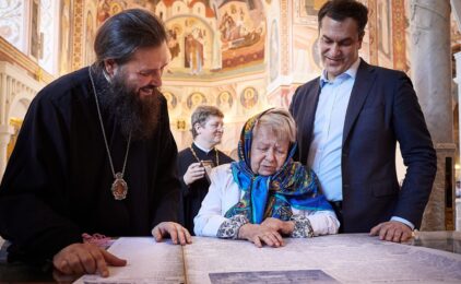 Александра Пахмутова посетила Александро-Невский кафедральный собор