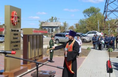 Священнослужитель освятил памятник воинам